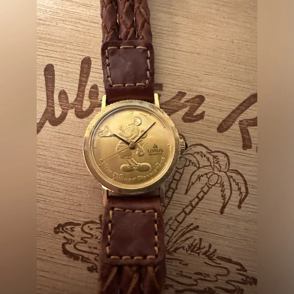 Lorus Walt Disney World Mickey Mouse Watch Gold Tone Needs Battery